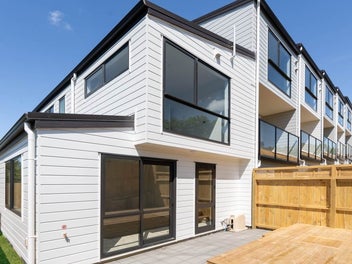 7/11 Kayle Glen, West Harbour, Auckland