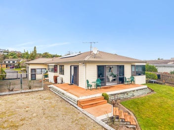 10 Gemini Place, Kawaha Point, Rotorua