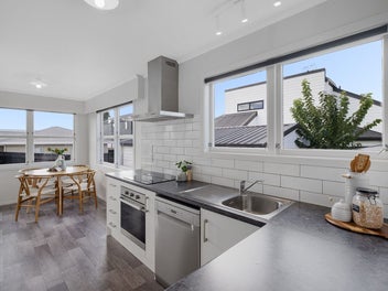 8 QUEEN ROAD, Bellevue, Tauranga