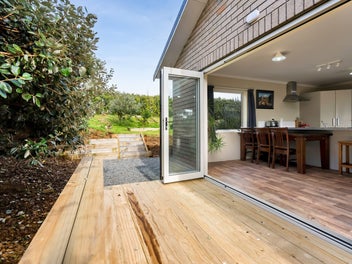 333 Paraite Road, Paraite