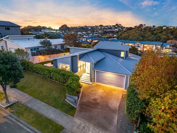 11 Te Puia Drive, Aotea, Porirua