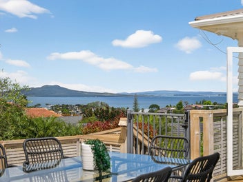 29 Peter Terrace, Castor Bay, Auckland