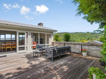 19 Vista Crescent, Maoribank, Upper Hutt