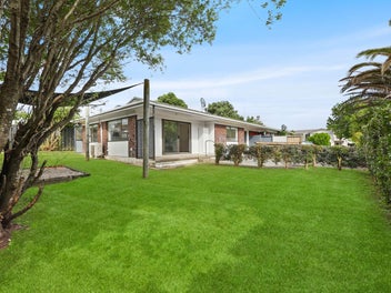 2/27 Matuhi Rise, Henderson, Auckland