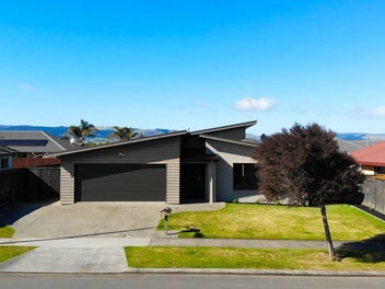 24 Brooklyn Heights Drive, Kelvin Grove, Palmerston North