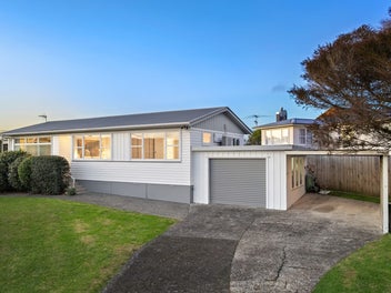 10 Gilpin Place, Beach Haven, Auckland