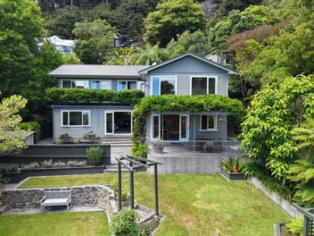 8 Korimako Road, Days Bay, Lower Hutt