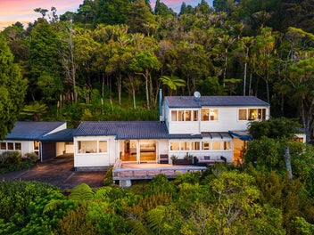 858 West Coast Road, Waiatarua, Auckland