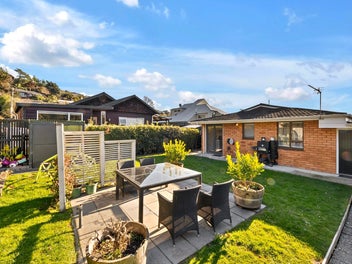 2 Leonard Place, Saint Martins, Christchurch