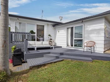 2/7 Tuscan Place, Half Moon Bay, Auckland