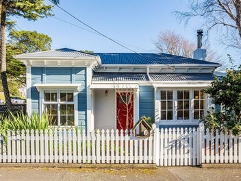 10 Kowhai Street, Eastbourne, Lower Hutt