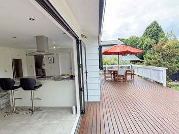 16 Onetaunga Road, Chatswood, Auckland