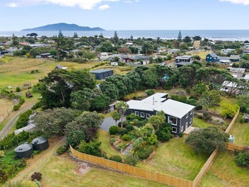 321 Te Horo Beach Road, Te Horo Beach, Otaki