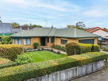 14 Sandalwood Drive, Dinsdale, Hamilton