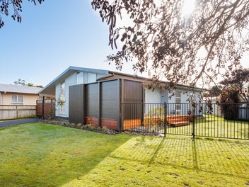 9 Pinedale Parade, Milson, Palmerston North