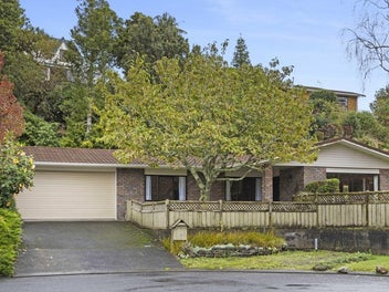 13 Pentland Place, Highlands Park, New Plymouth