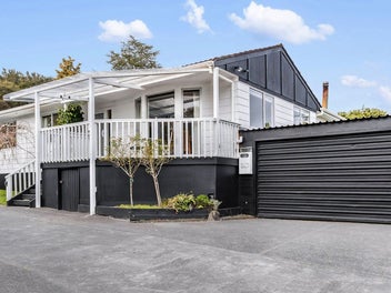 8 Houston Place, Bayview, Auckland