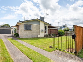 21 Rhonda Avenue, Deanwell, Hamilton