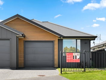 1/14 Mitcham Avenue, Forest Lake, Hamilton