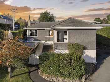 14 Upland Street, Helensburgh, Dunedin