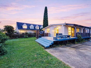 32 Akoranga Drive, Northcote, Auckland