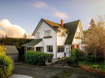 69 Forest Lake Road, Forest Lake, Hamilton