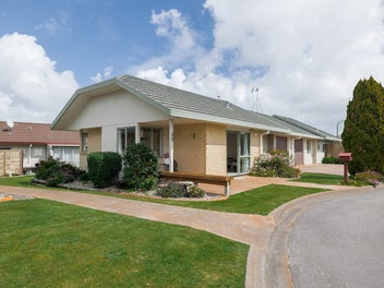 5 Royal Fern, Kelvin Grove, Palmerston North