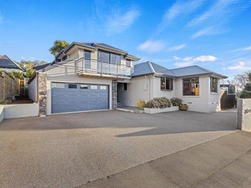 2 Whaka Terrace, Huntsbury, Christchurch