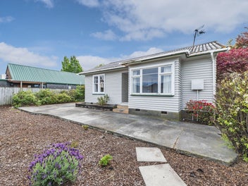 1/5 Winters Road, Redwood, Christchurch