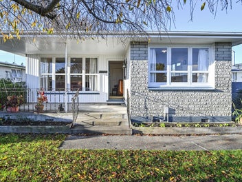 215 Sunnybank Crescent, Camberley, Hastings