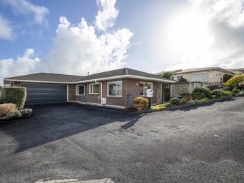 4/3 Sandel Rise, Merrilands, New Plymouth