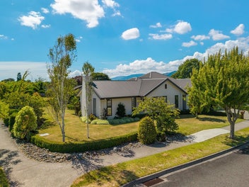 38 Hollybush Drive, Brightwater
