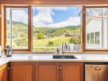 423 Katherine Mansfield Drive, Blue Mountains, Upper Hutt