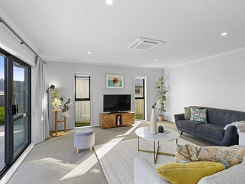 148 John Burke DR, Aotea, PORIRUA