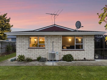 2/122 Cavendish Road, Casebrook, Christchurch