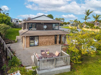 1 Lexington Drive, Botany Downs, Auckland