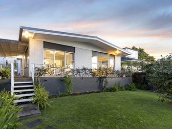 2/245 Jervois Road, Herne Bay, Auckland