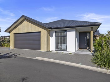 2/31 Links Drive, Waiwhakaiho, New Plymouth