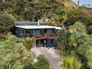 125 Seaview Road, Piha, Piha