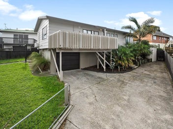 2/332 Whangaparaoa Road, Stanmore Bay, Whangaparaoa