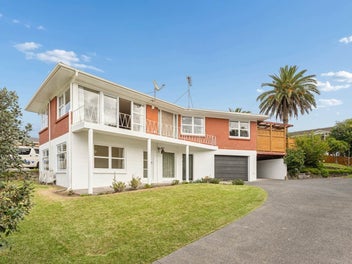 18 Manhattan Heights, Glendene, Auckland