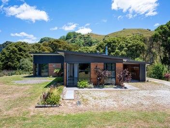 1995 Waimarama Road, Waimārama