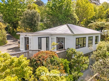 24 Miromiro Road, Normandale, Lower Hutt