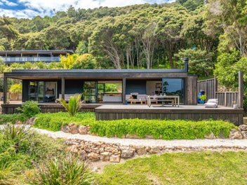 2/166 Ostend Road, Ostend, Waiheke Island