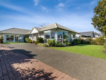 61 Frank Nobilo Drive, Golflands, Auckland