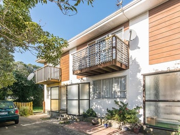 8/14 Ngatitoa Street, Takapuwahia, Porirua
