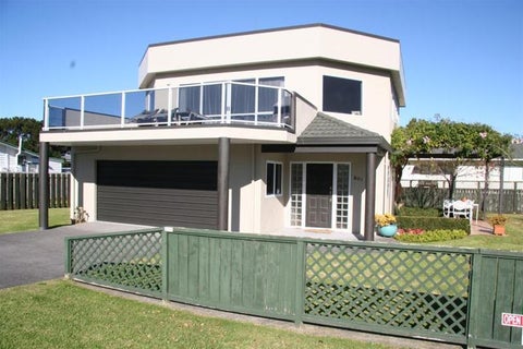 601 Ocean Road, Whangamata