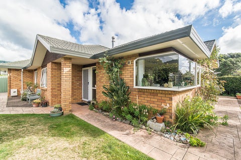 8 Kaikomako Road, Waikanae