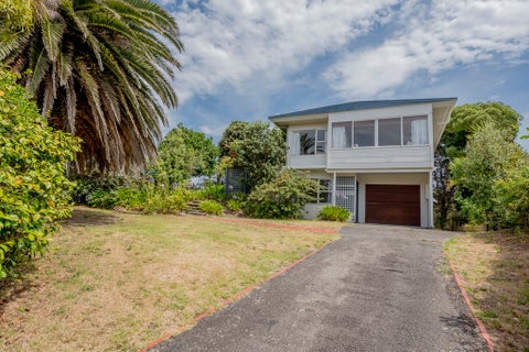 20 Hughes Street, Waikanae Beach, Waikanae
