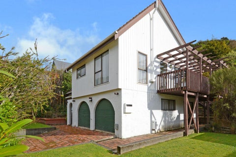 6 Pioneer Grove, Silverstream, Upper Hutt